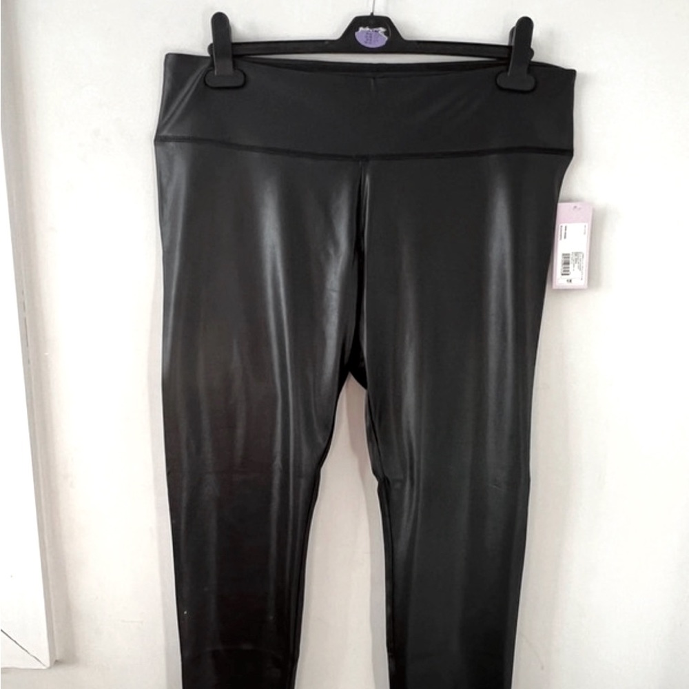 Liquid leggings